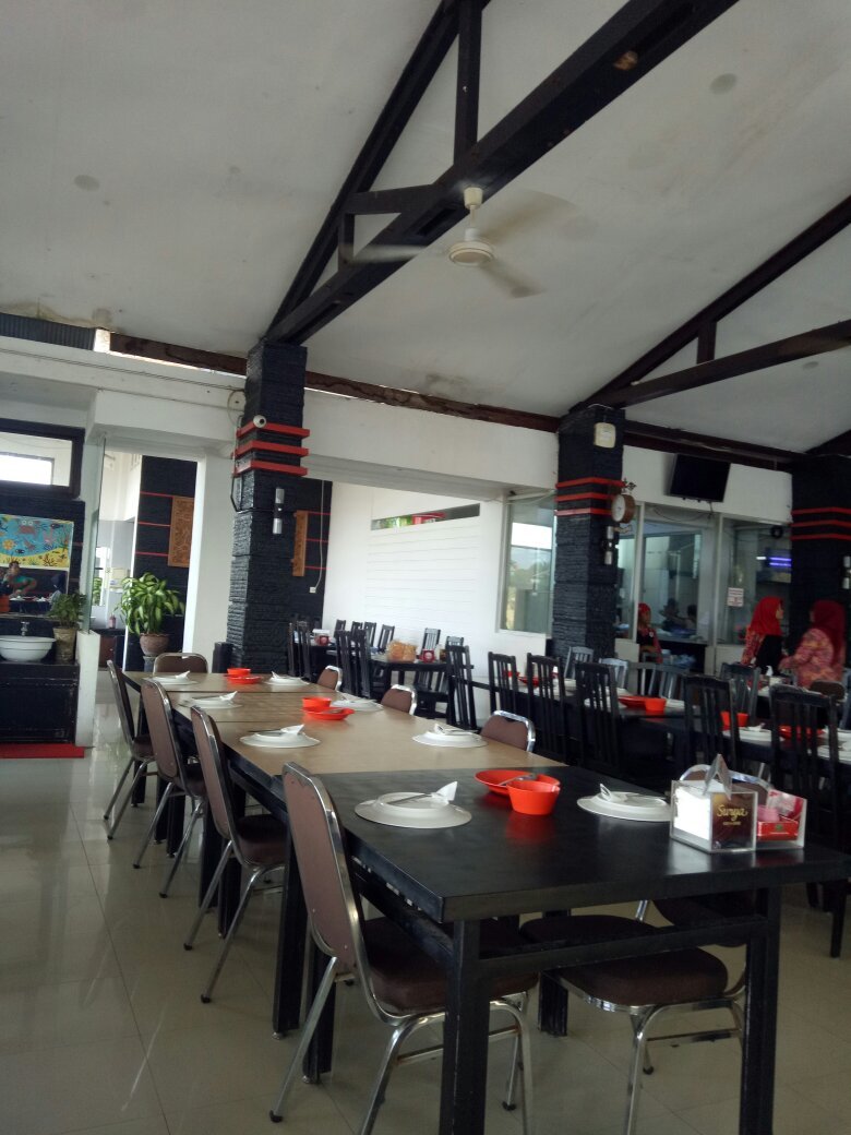 Suasana makan di Abang Kepiting Pontianak 2