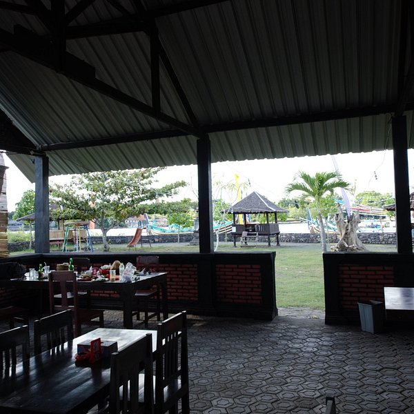 Suasana makan di Abang Kepiting Pontianak 3